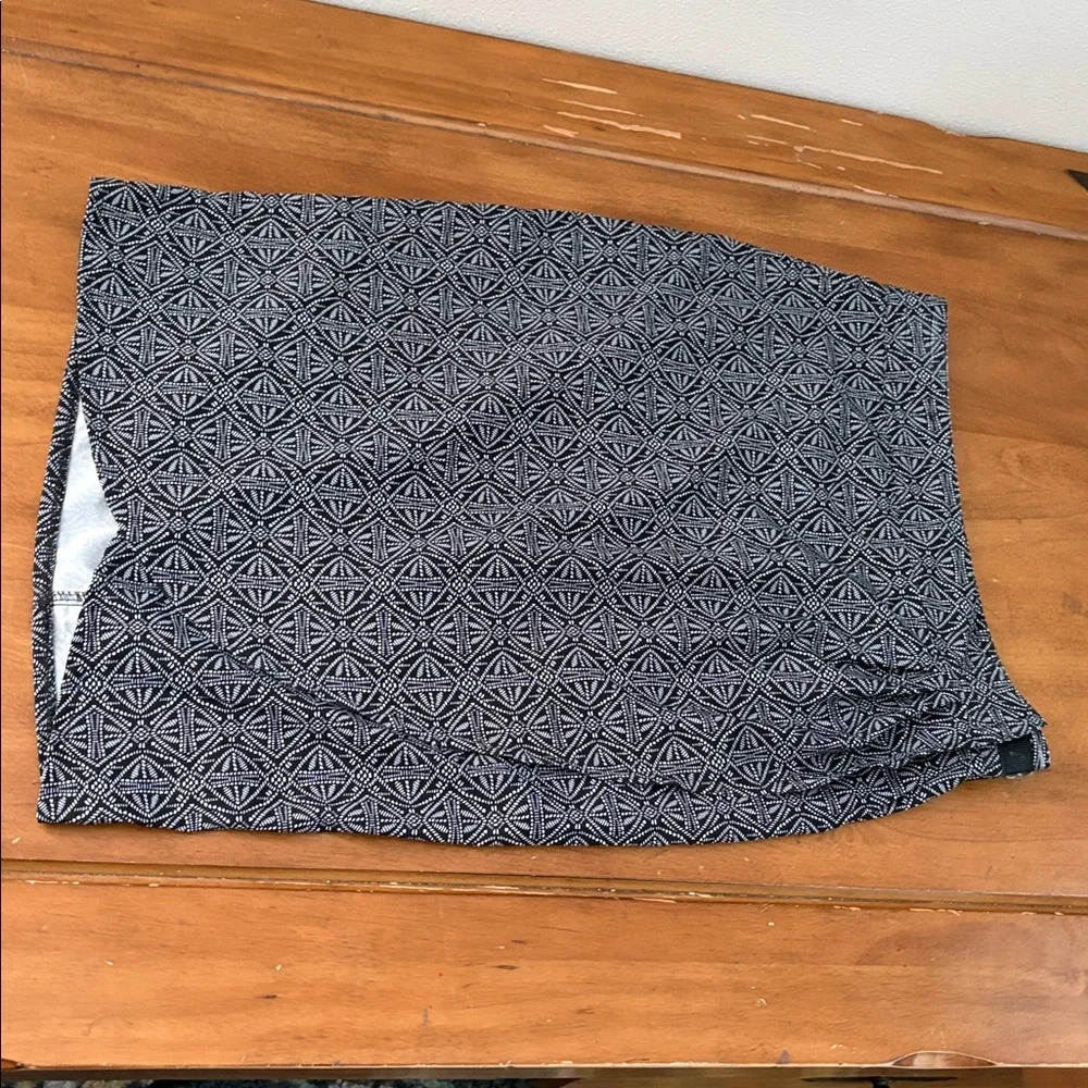 Ripskirt Chic Geometric Black and White Skirt Size Small